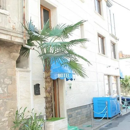 ホテル Hotel Smerald *