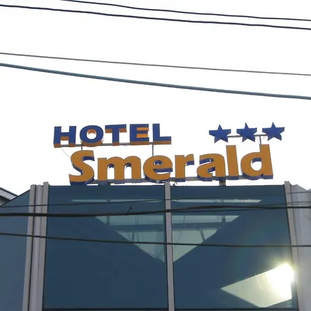 Hotel Smerald ホテル コルチャ